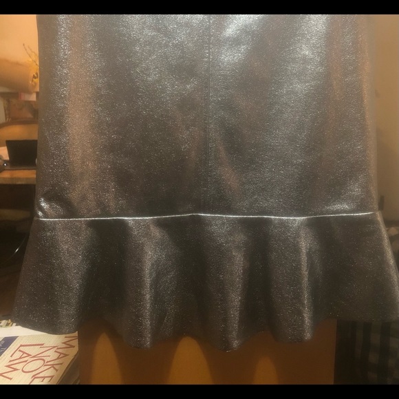 H&M Metallic Top Silver Fitted with peplum waist - Picture 4 of 6